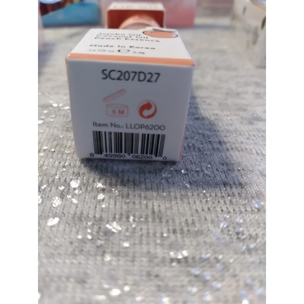 The Creme Shop Luscious Lip Oil Peach Essense Jojoba Oil Coconut Oil .12 OZ/3.4g